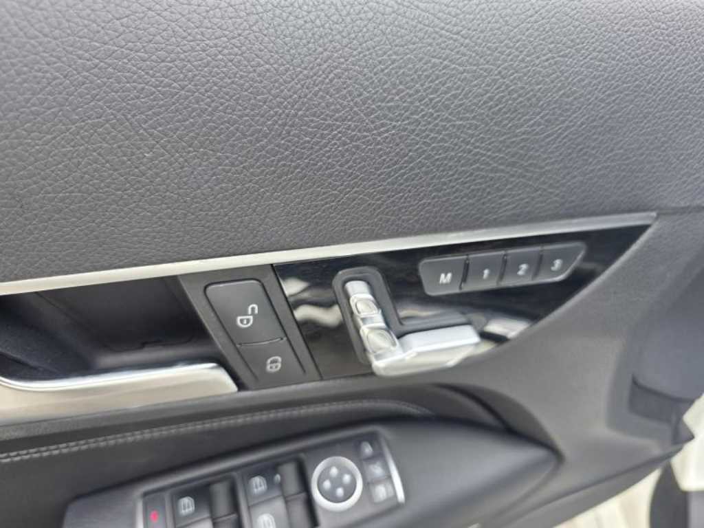 Mercedes Benz E class - Vista 7