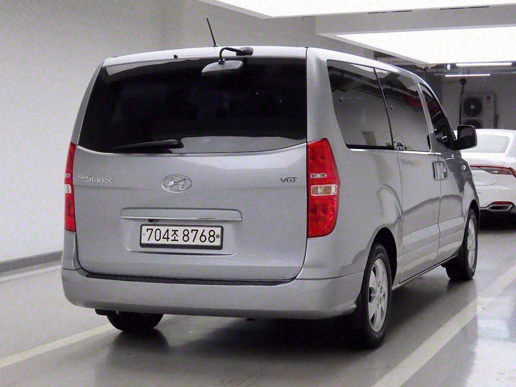 HYUNDAI Starex - Vista 4