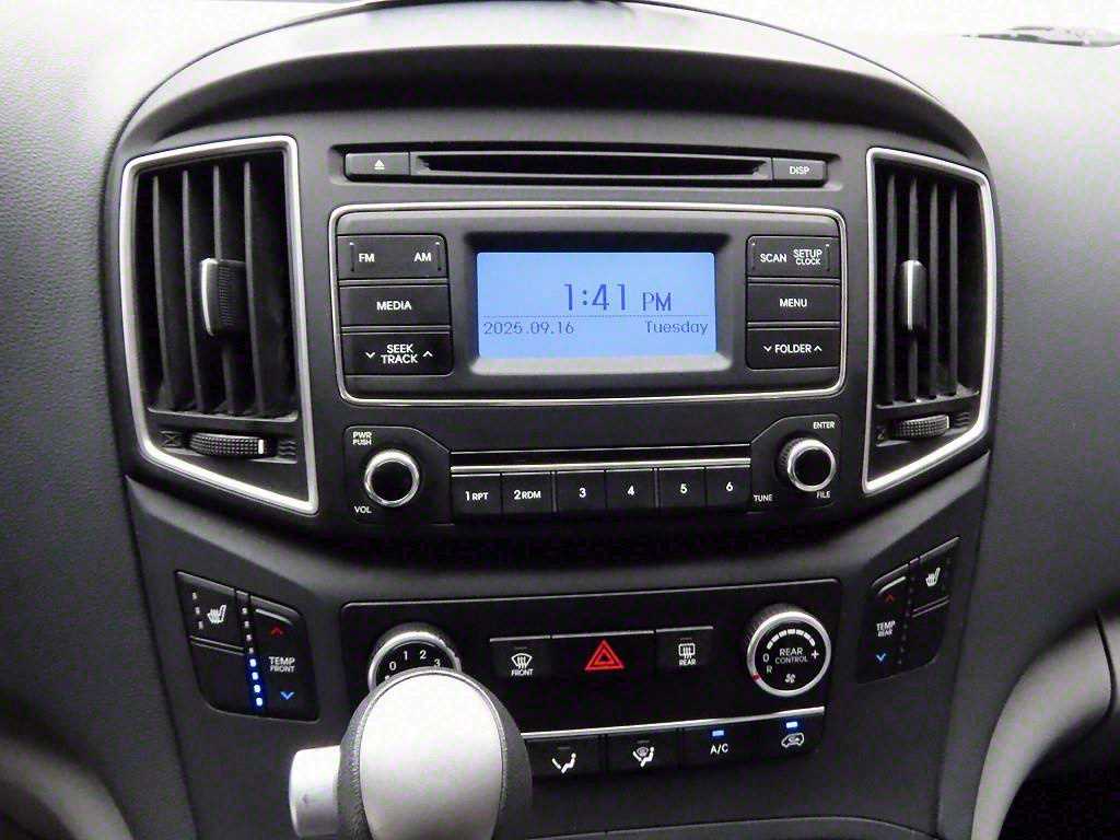 HYUNDAI Starex - Vista 10