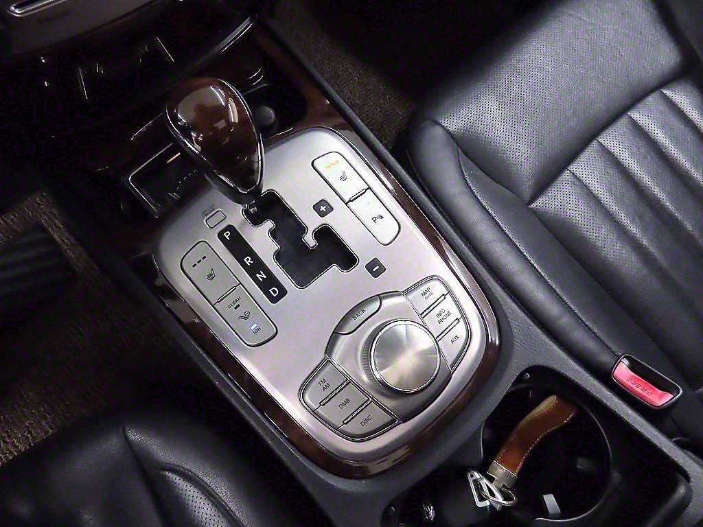 HYUNDAI Genesis - Vista 10