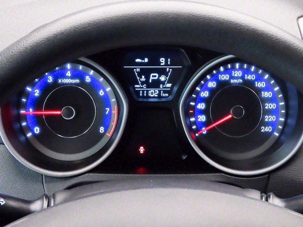 HYUNDAI Avante - Vista 6