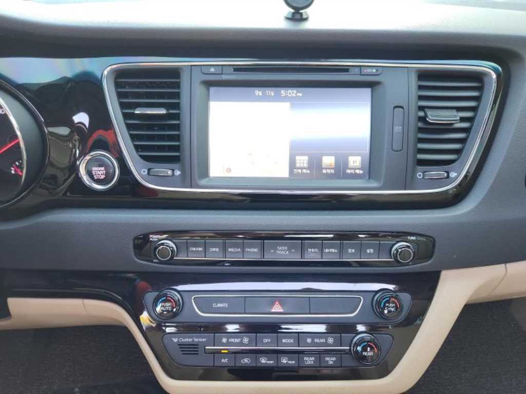 KIA Carnival - Vista 7