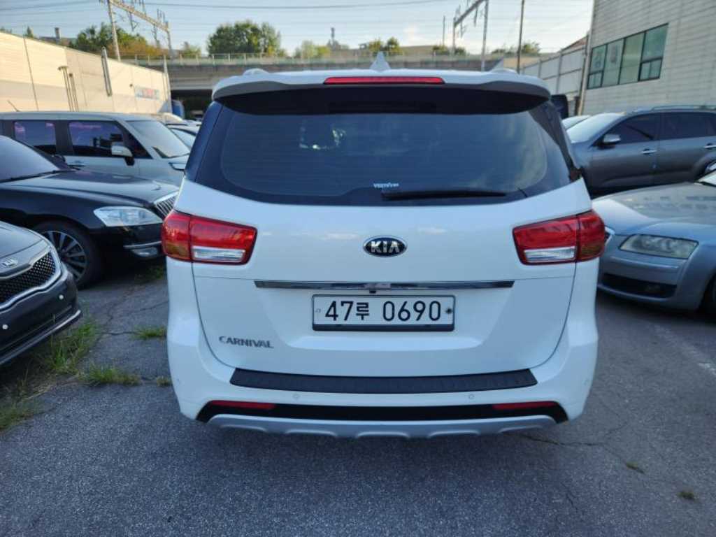 KIA Carnival - Vista 4
