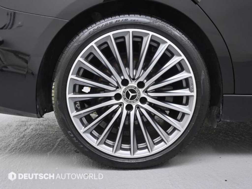 Mercedes Benz C Class - Vista 5