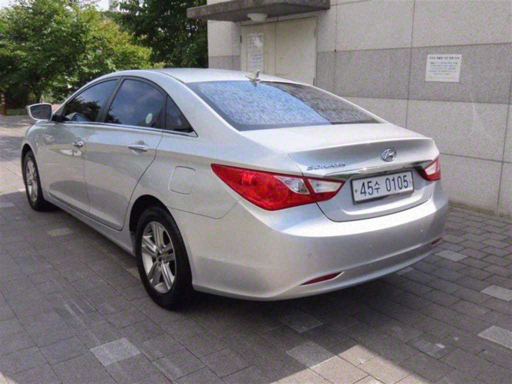HYUNDAI Sonata - Vista 4