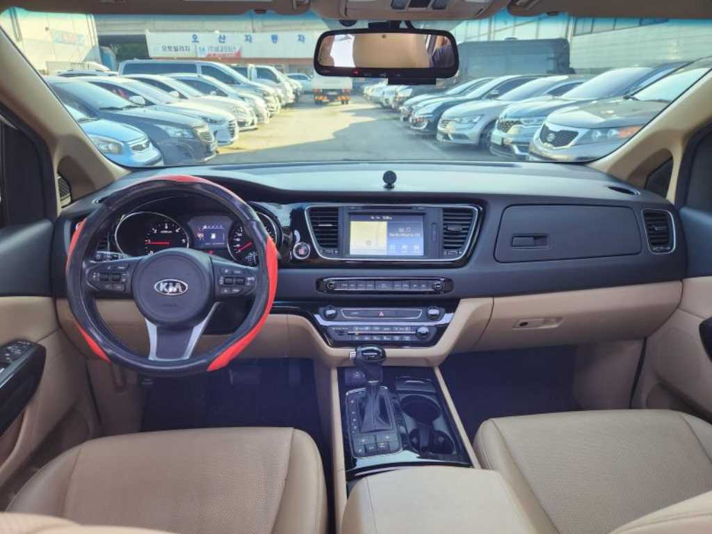 KIA Carnival - Vista 5