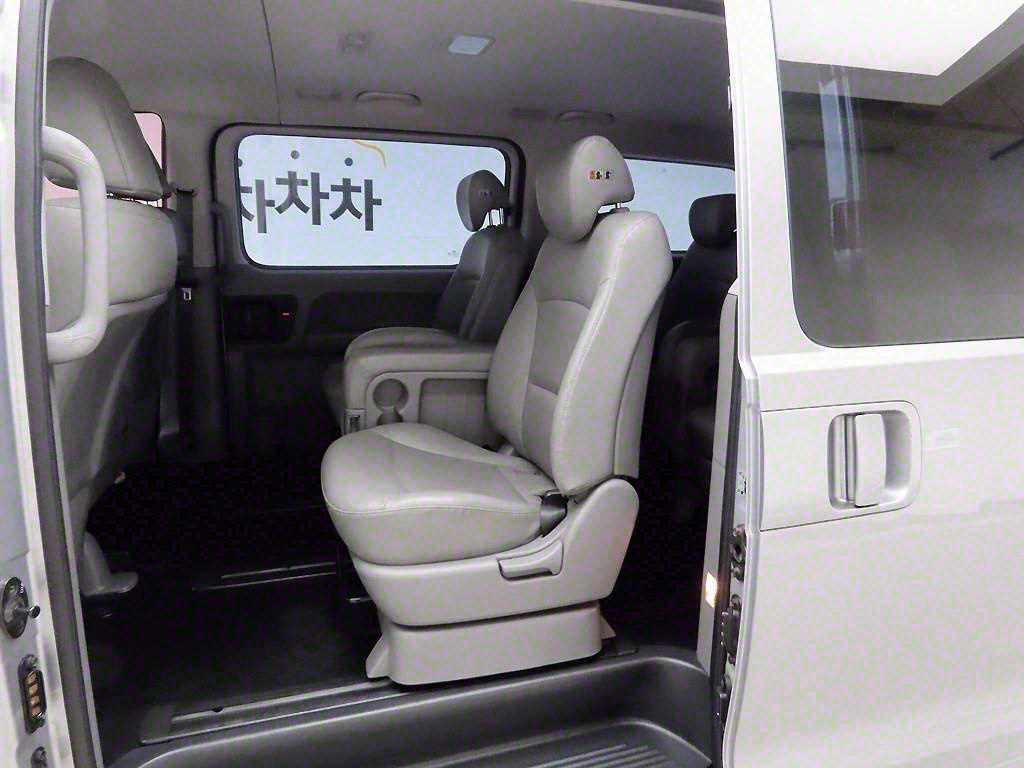 HYUNDAI Starex 2019 Gris - Importación desde Corea - HF Imports Iquique - Foto 13