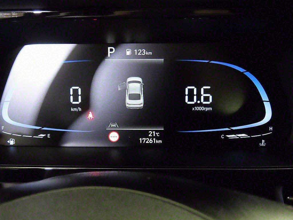 HYUNDAI Avante - Vista 9