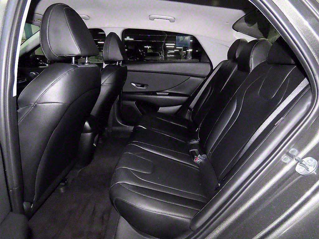 HYUNDAI Avante - Vista 7