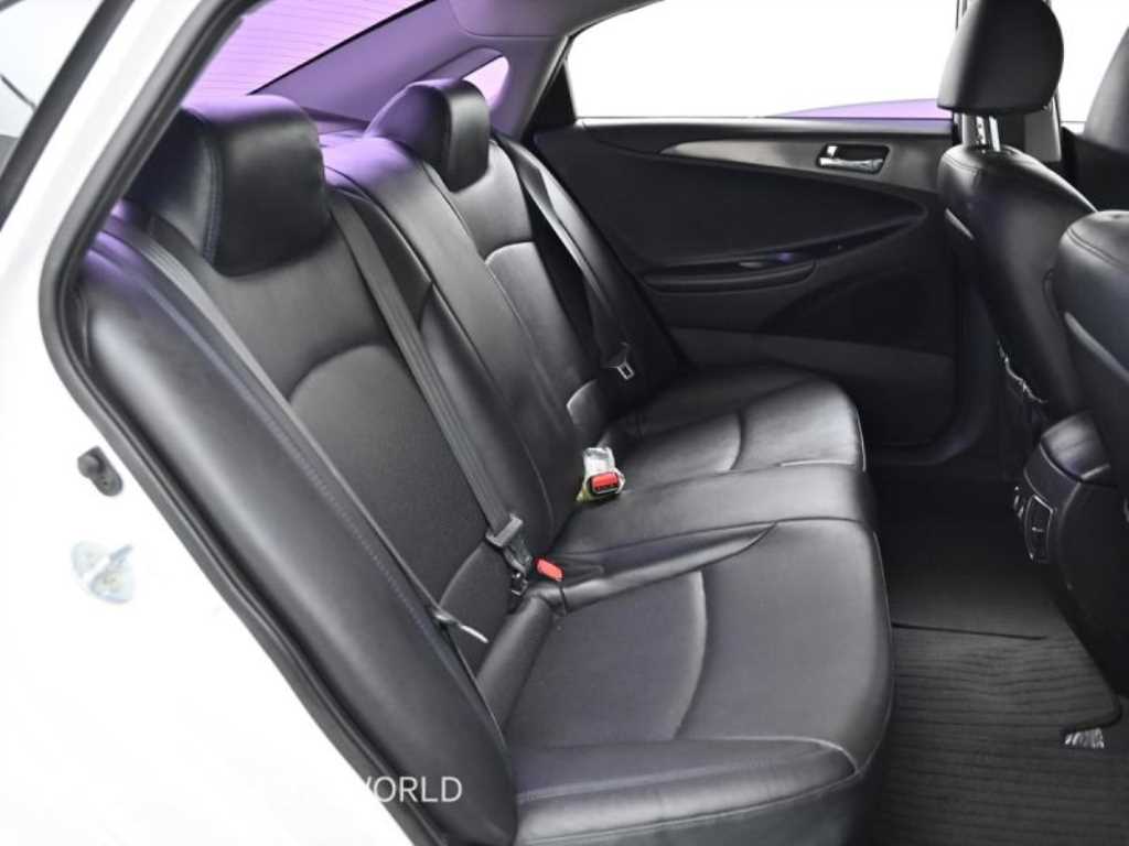 HYUNDAI Sonata - Vista 12