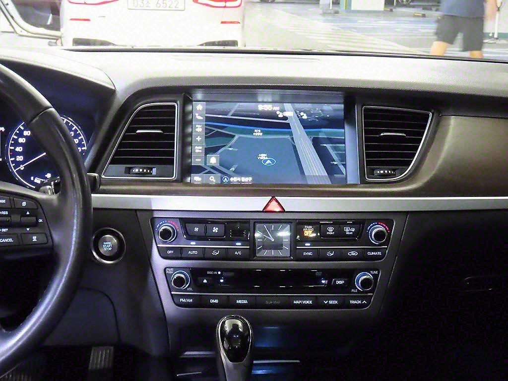 HYUNDAI Genesis - Vista 11