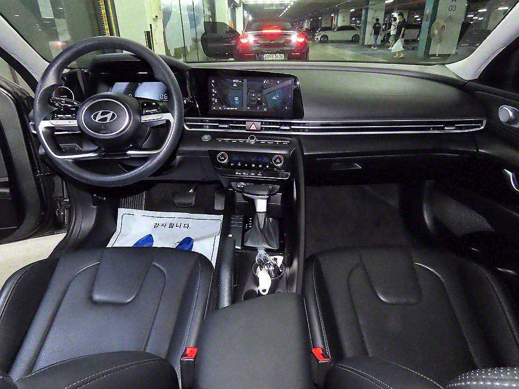 HYUNDAI Avante - Vista 10