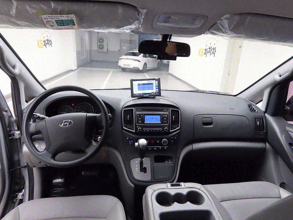 HYUNDAI Starex - Vista 7