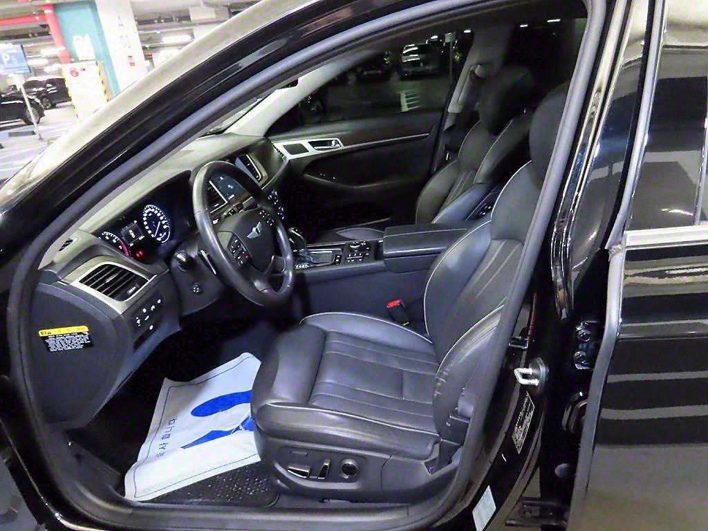 HYUNDAI Genesis - Vista 6