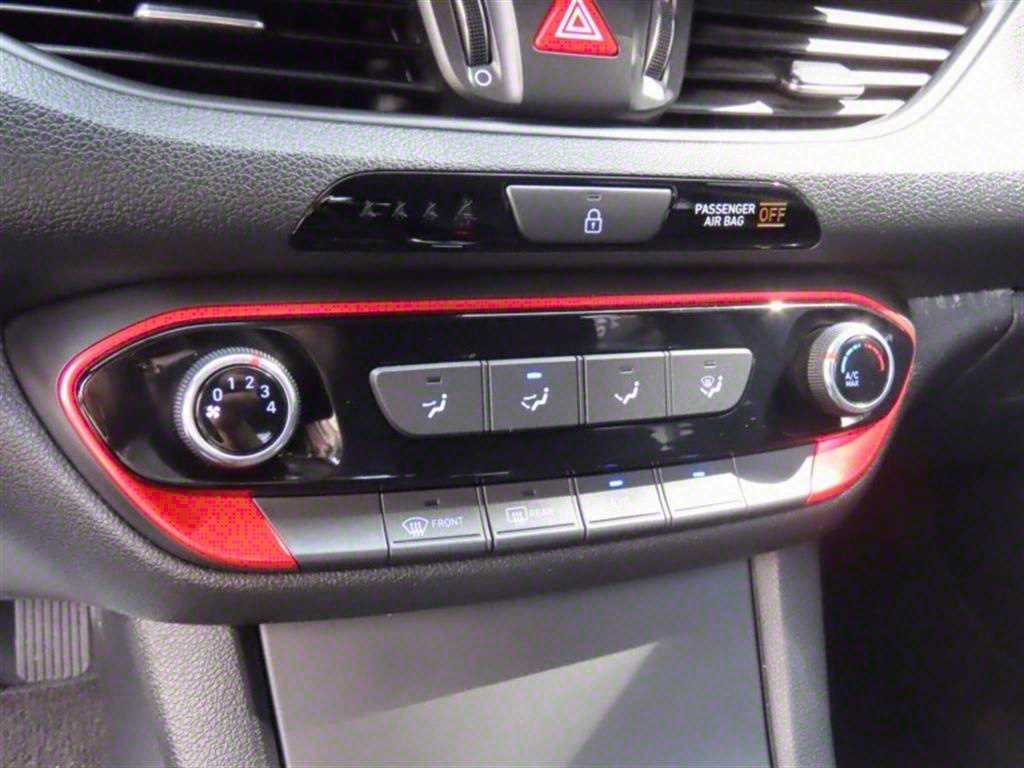 HYUNDAI i30 - Vista 7