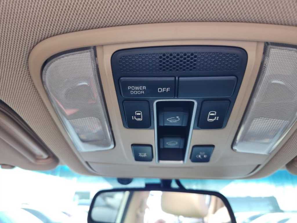 KIA Carnival - Vista 9