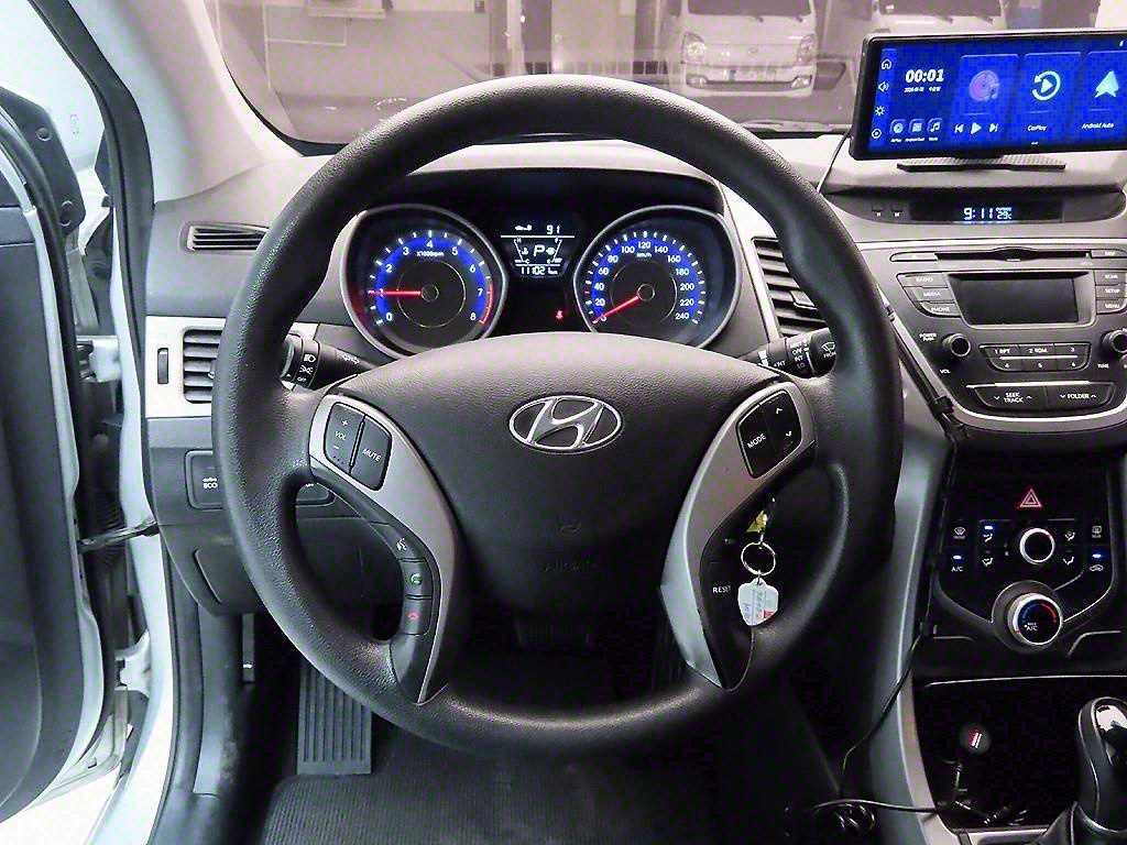 HYUNDAI Avante - Vista 7