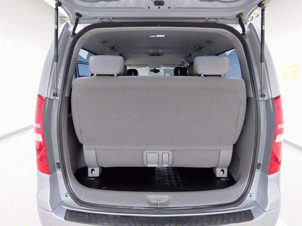 HYUNDAI Starex - Vista 5