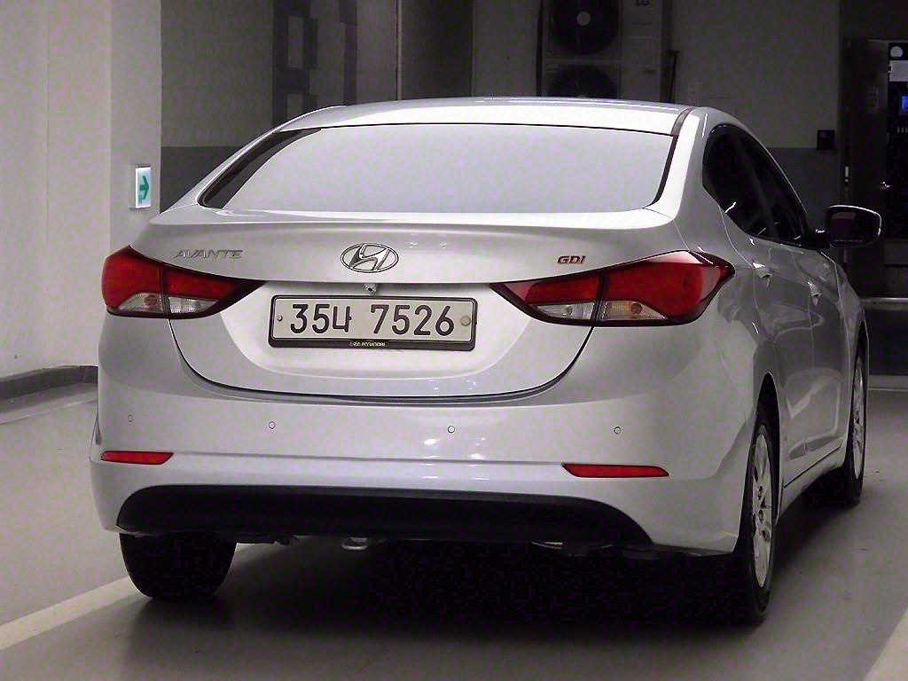 HYUNDAI Avante - Vista 4