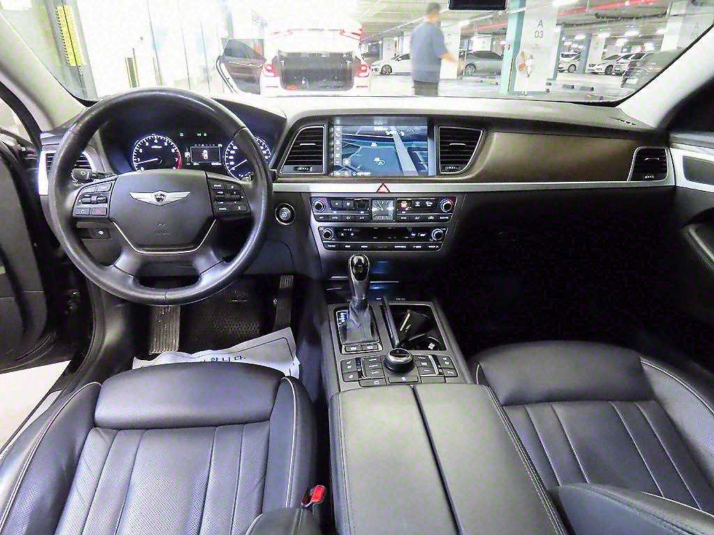 HYUNDAI Genesis - Vista 10