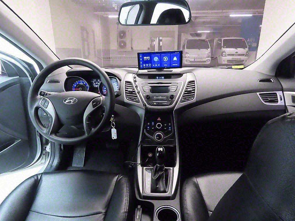 HYUNDAI Avante - Vista 8