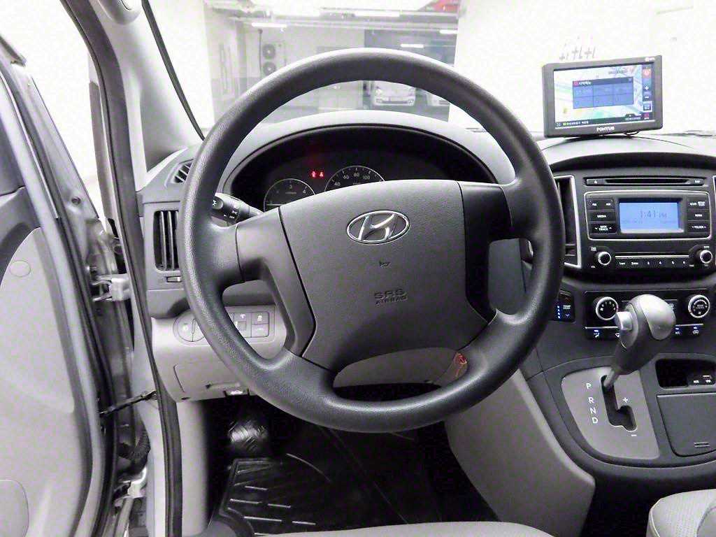 HYUNDAI Starex - Vista 8