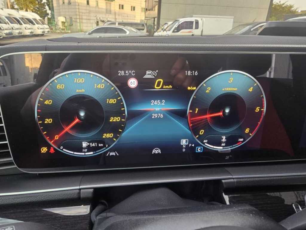 Mercedes Benz GLE Class - Vista 8