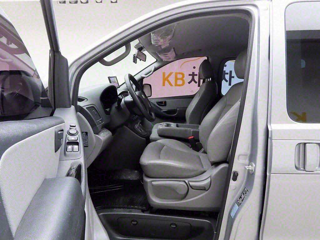 HYUNDAI Starex - Vista 12