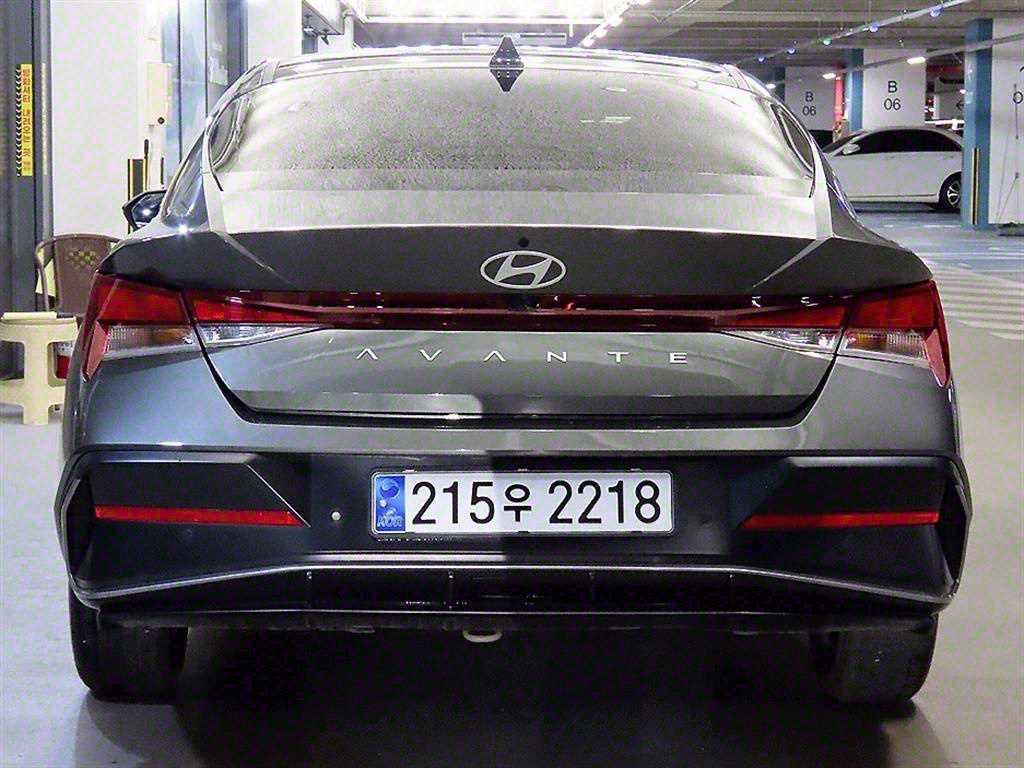 HYUNDAI Avante - Vista 5