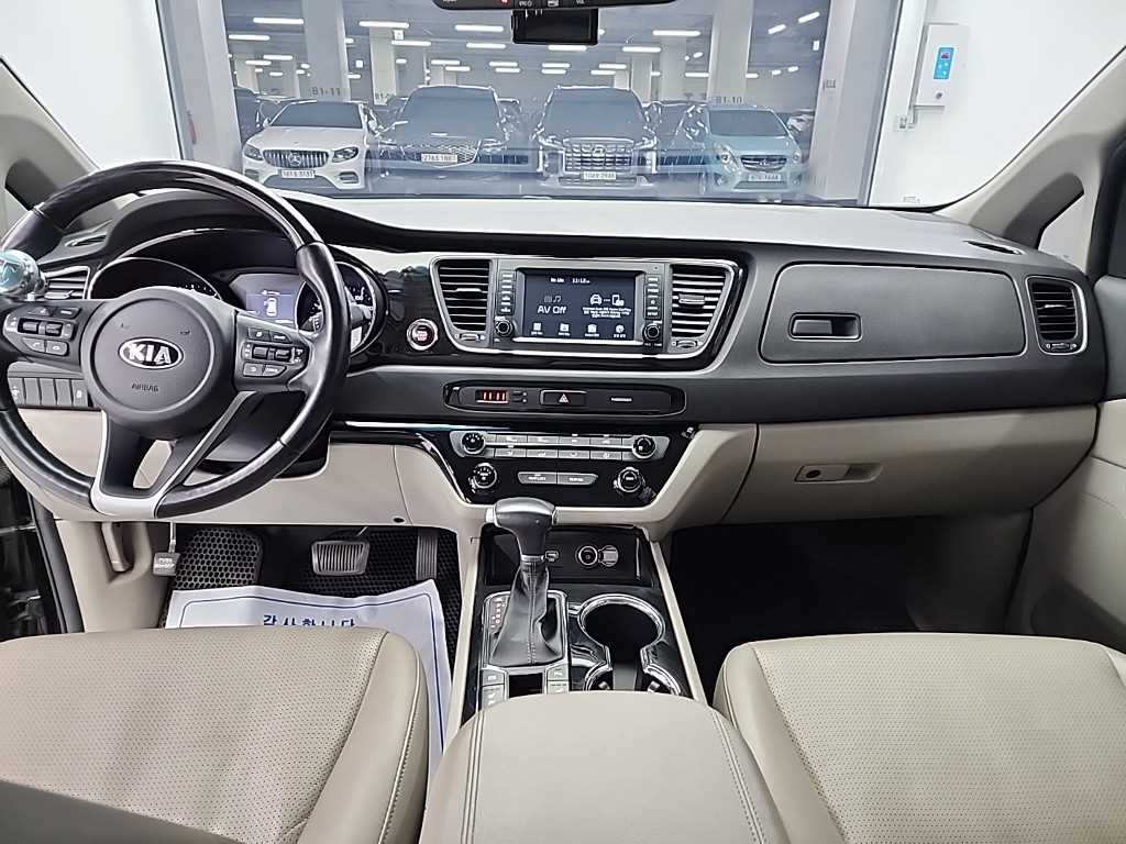 KIA Carnival - Vista 7