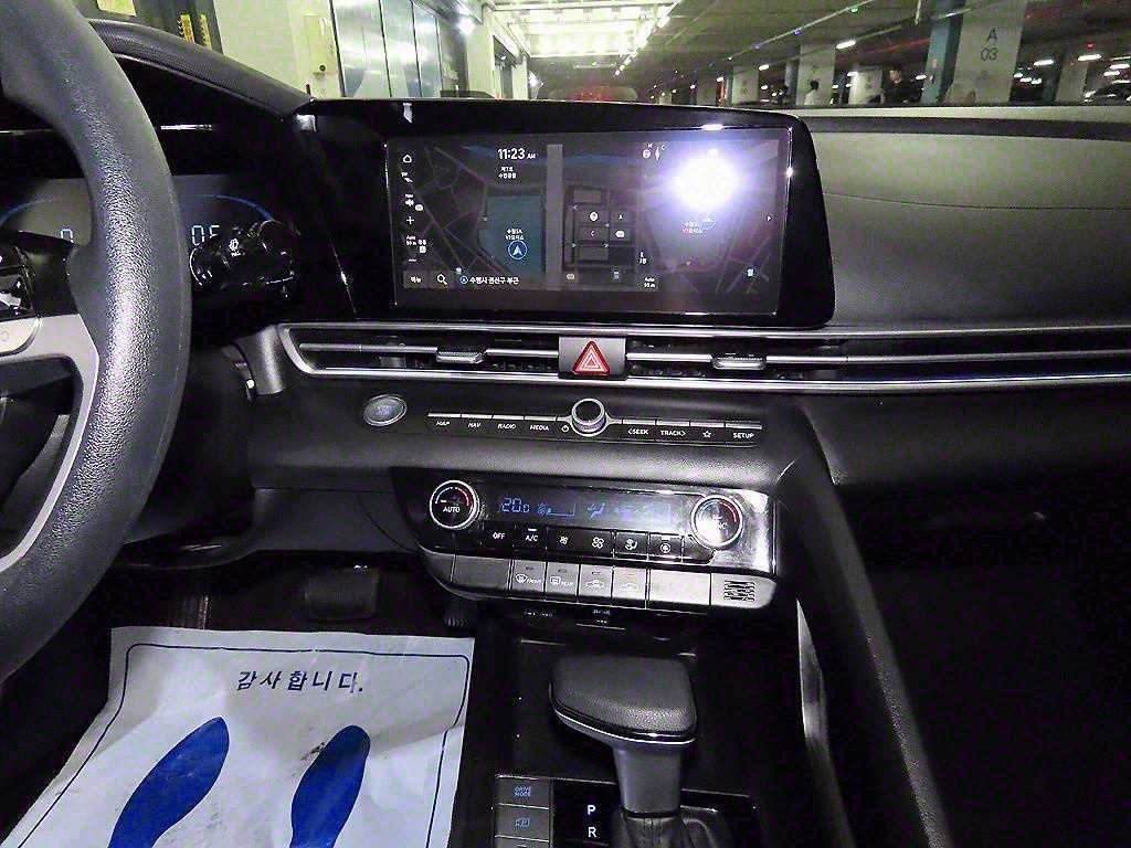 HYUNDAI Avante - Vista 11