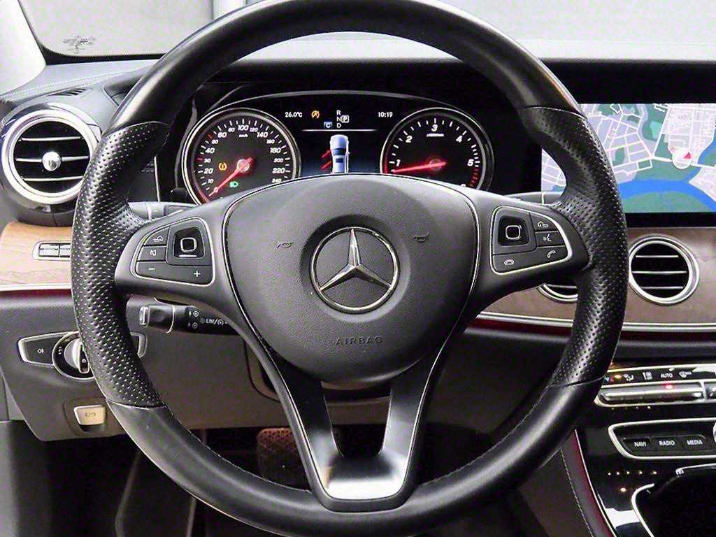 Mercedes Benz E class - Vista 9