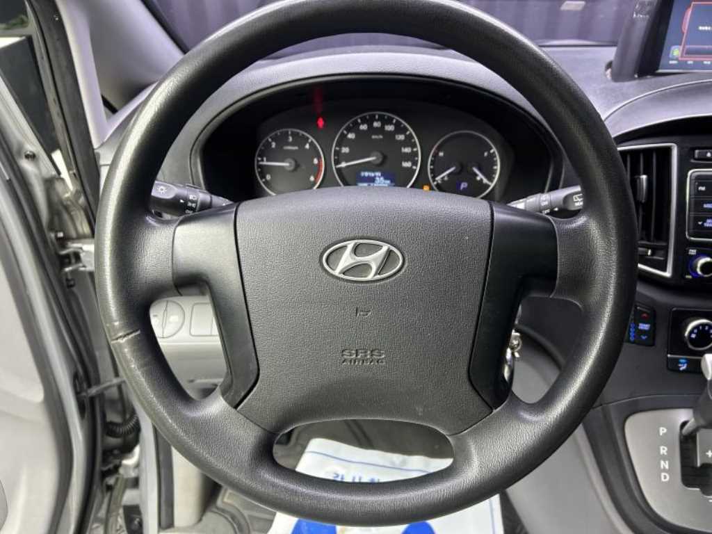 HYUNDAI Starex - Vista 9