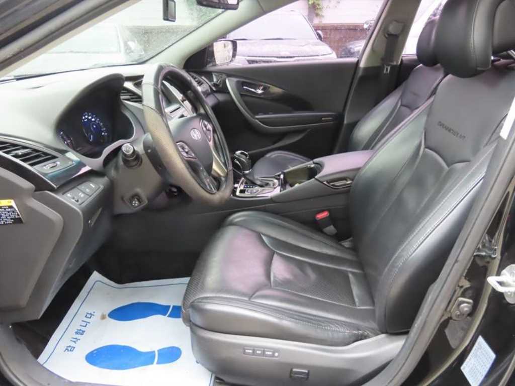 HYUNDAI Grandeur - Vista 5