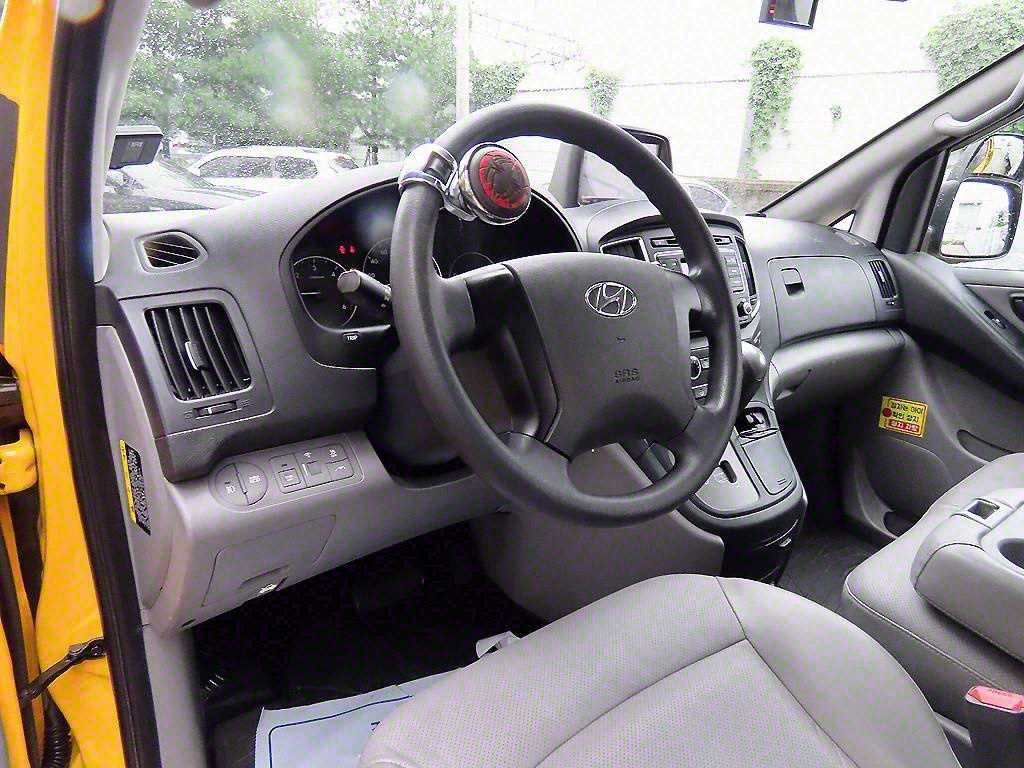 HYUNDAI Starex - Vista 8
