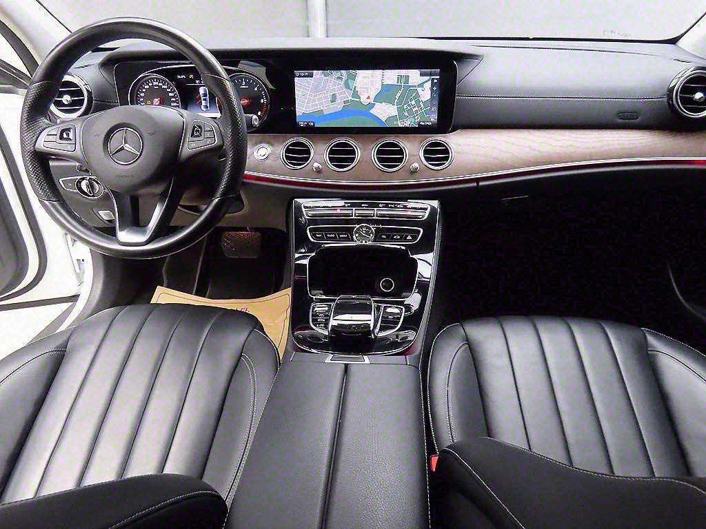 Mercedes Benz E class - Vista 7