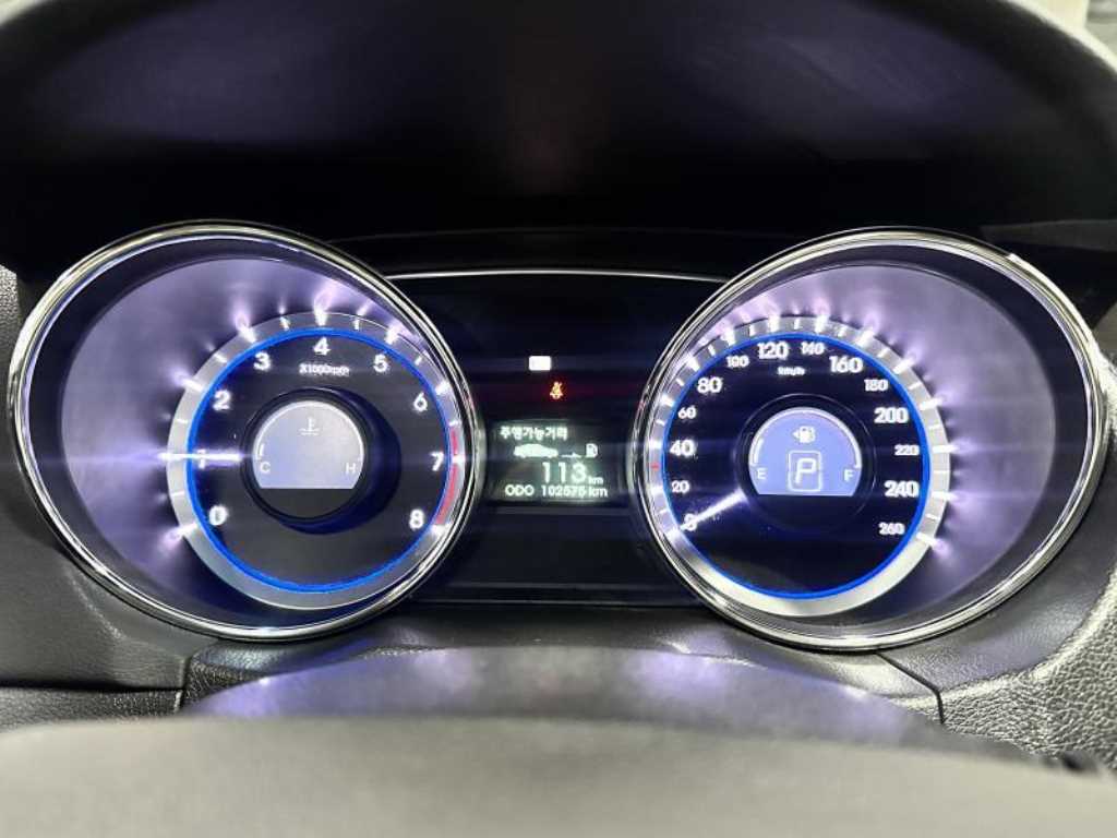 HYUNDAI Sonata - Vista 8