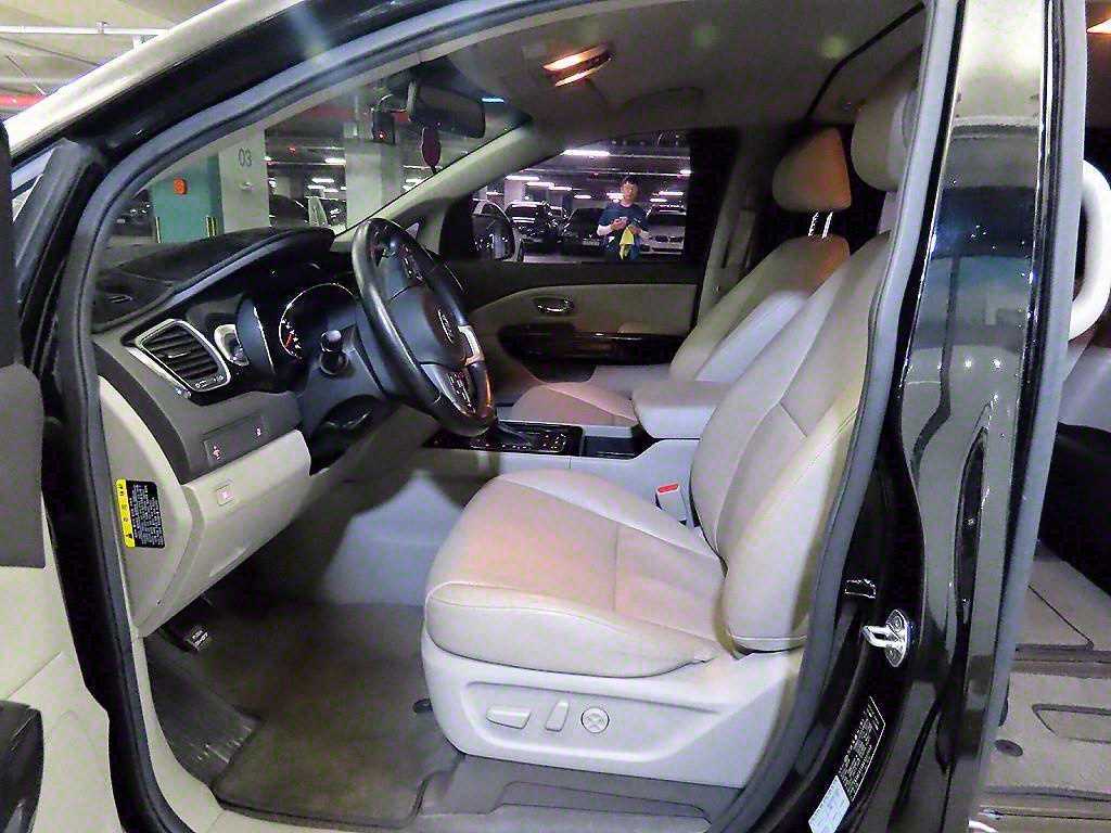KIA Carnival - Vista 6
