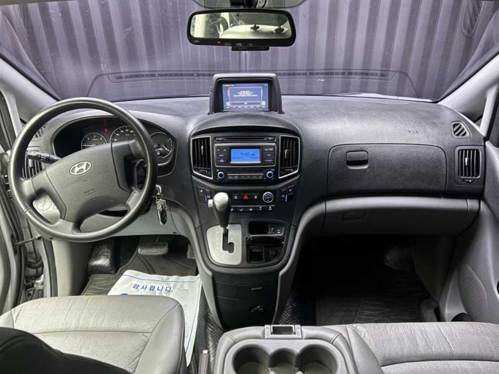 HYUNDAI Starex - Vista 8