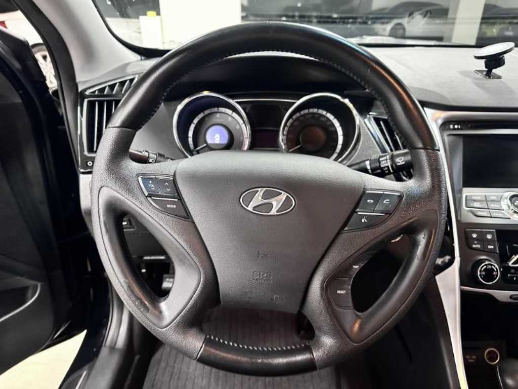 HYUNDAI Sonata - Vista 12