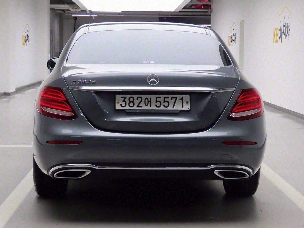 Mercedes Benz E class - Vista 4