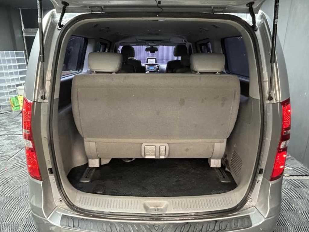 HYUNDAI Starex - Vista 7