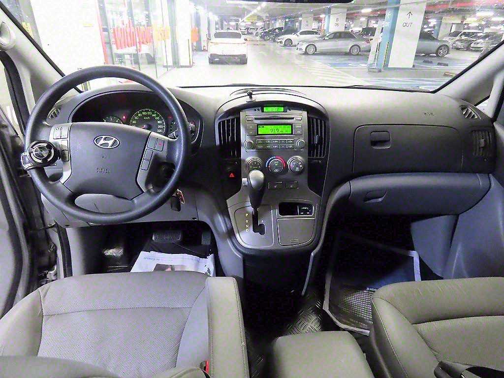 HYUNDAI Starex - Vista 10