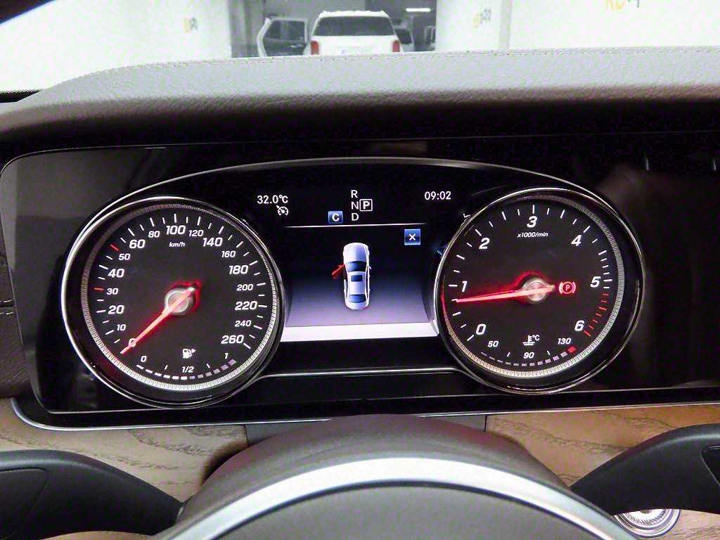 Mercedes Benz E class - Vista 7