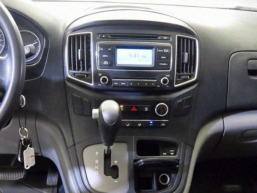 HYUNDAI Starex - Vista 11