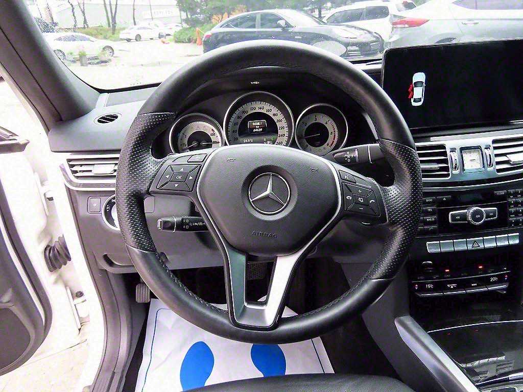 Mercedes Benz E class - Vista 8