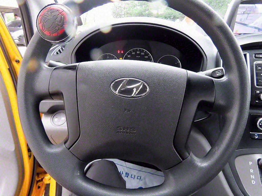 HYUNDAI Starex - Vista 9