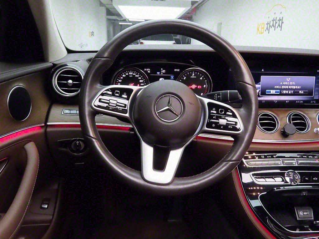 Mercedes Benz E class - Vista 9