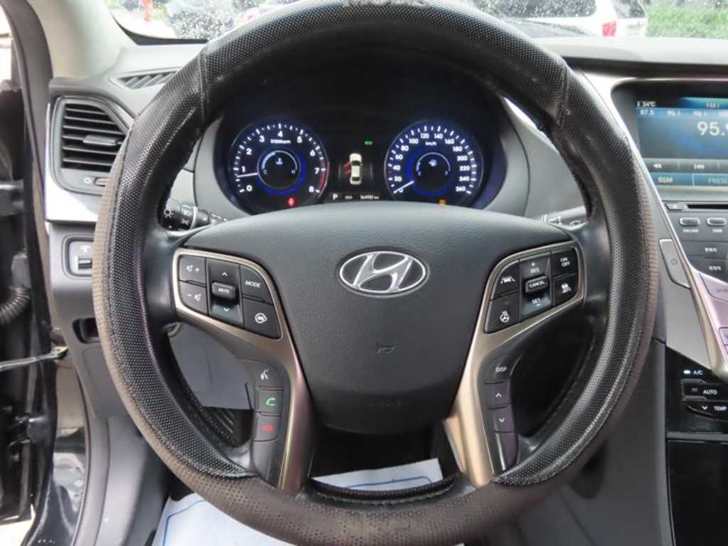 HYUNDAI Grandeur - Vista 10