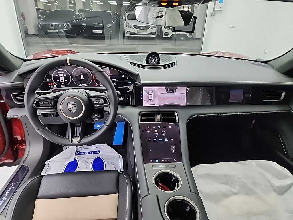 Porsche Taycan - Vista 7